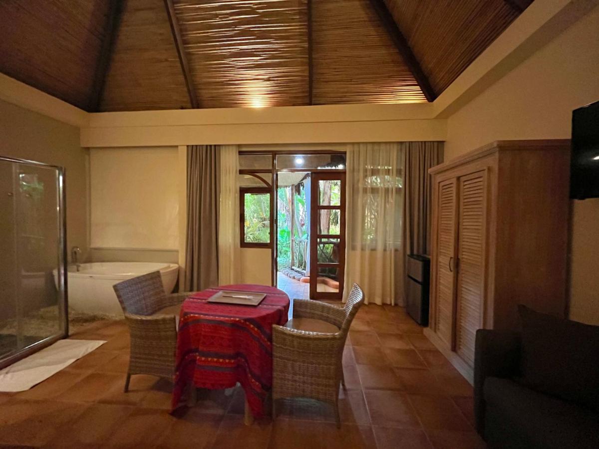 Coco Grove Beach Resort, Siquijor Island Zewnętrze zdjęcie A room at the resort