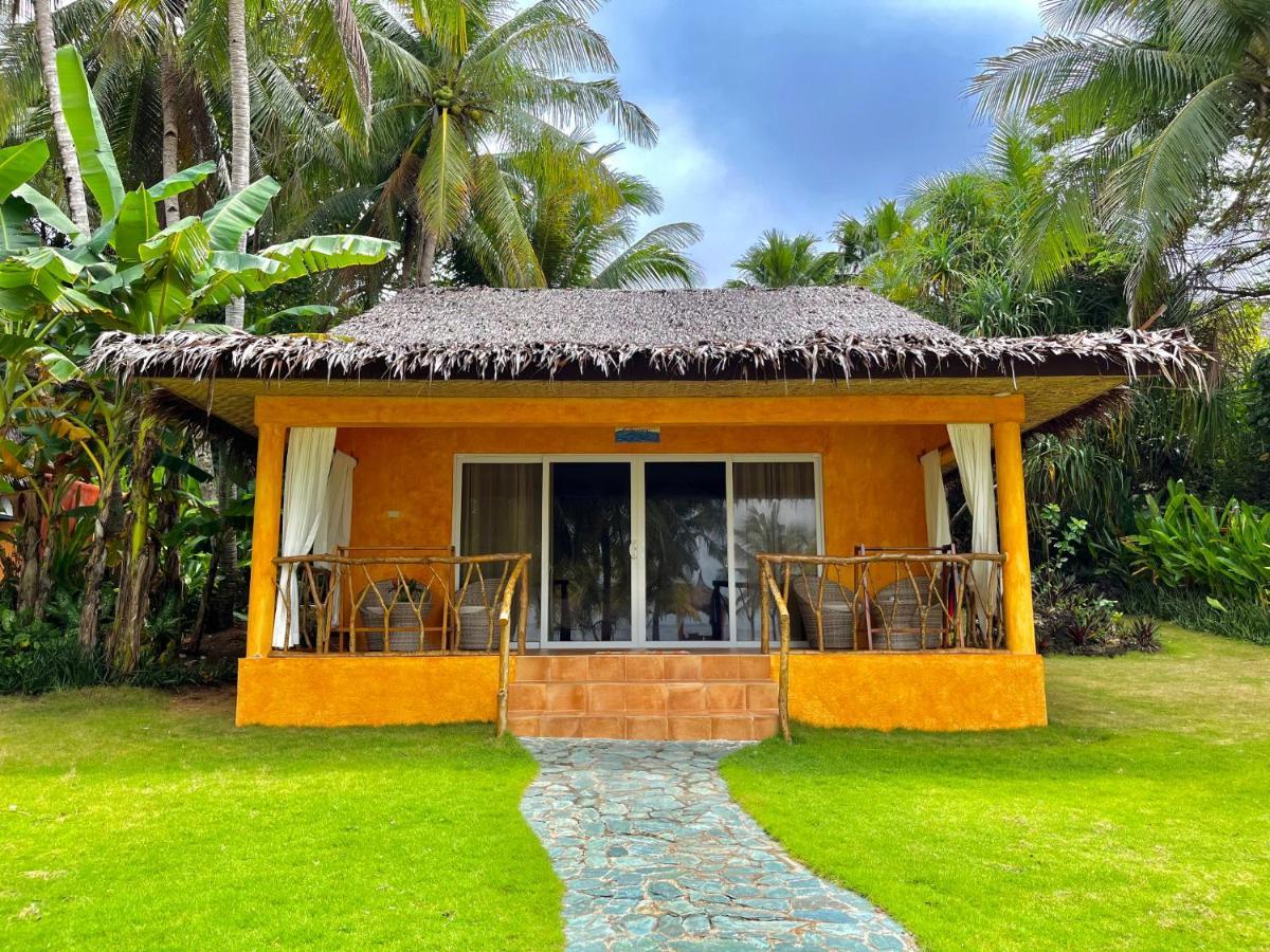 Coco Grove Beach Resort, Siquijor Island Zewnętrze zdjęcie A bungalow at the resort