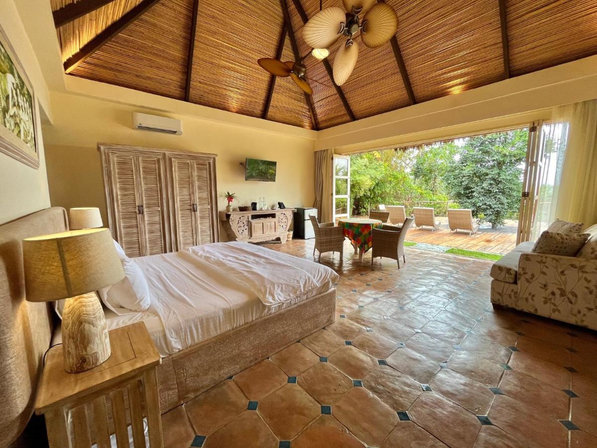 Coco Grove Beach Resort, Siquijor Island Zewnętrze zdjęcie A room at the hotel