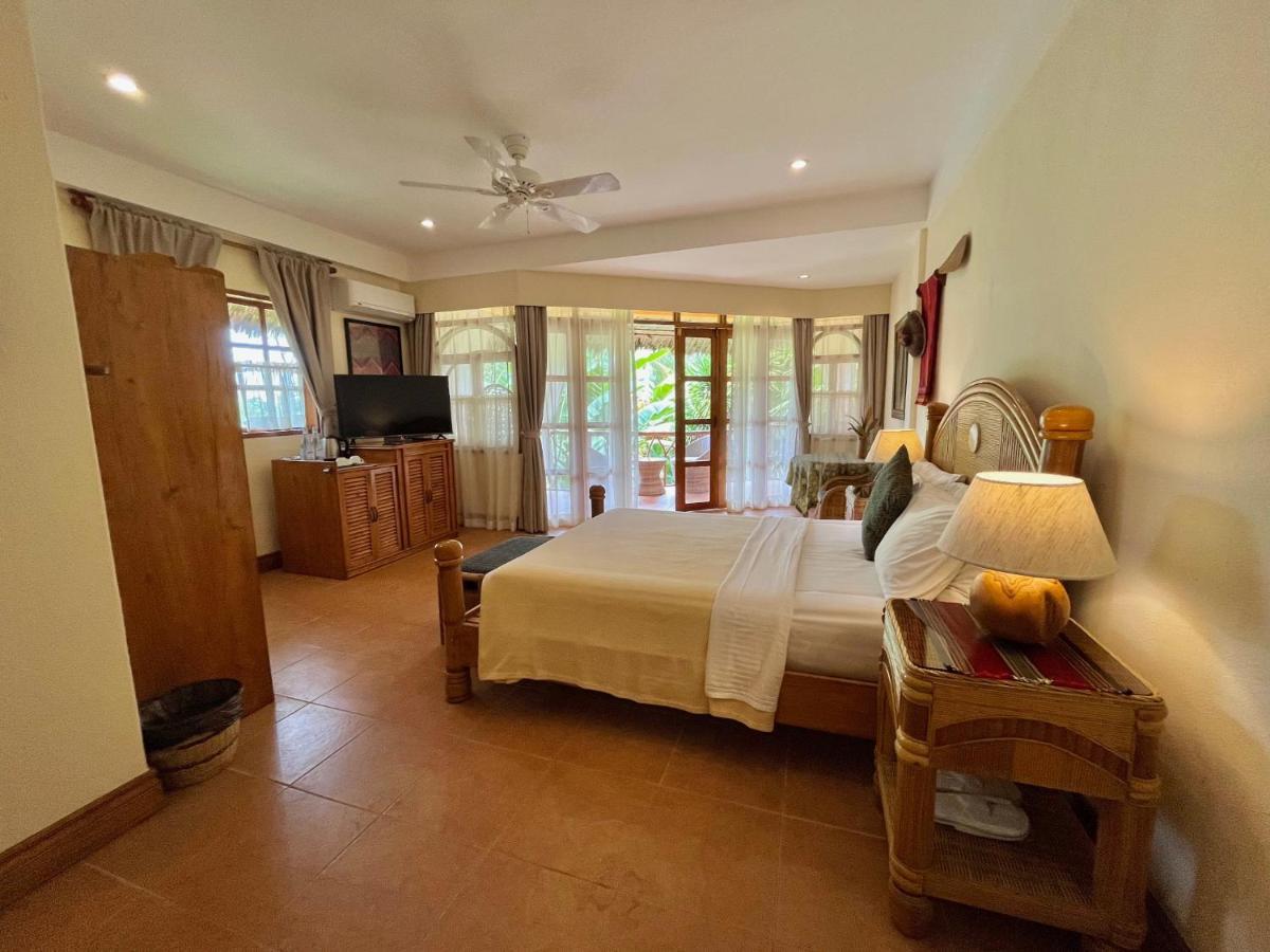 Coco Grove Beach Resort, Siquijor Island Zewnętrze zdjęcie A room at the resort