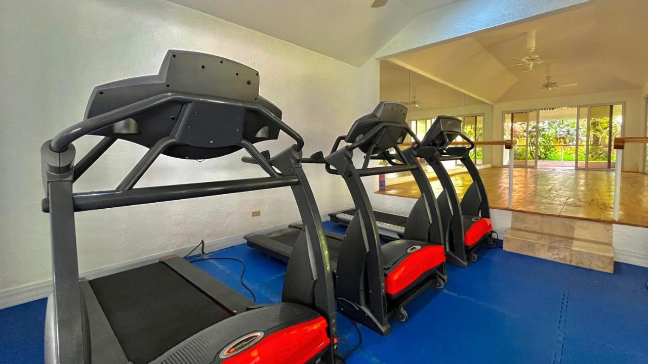 Coco Grove Beach Resort, Siquijor Island Zewnętrze zdjęcie Treadmills at the gym