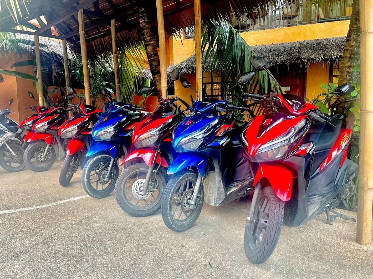 Coco Grove Beach Resort, Siquijor Island Zewnętrze zdjęcie Honda Click 125i