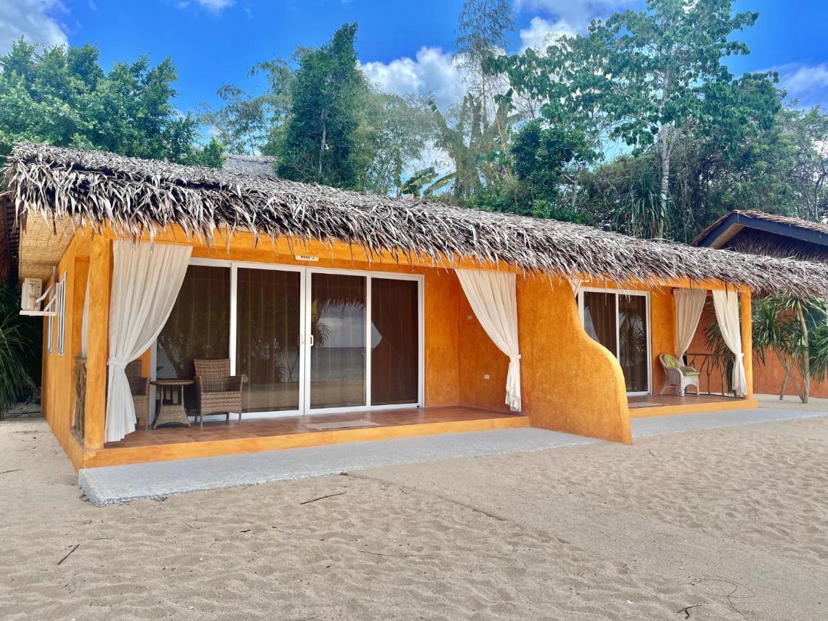 Coco Grove Beach Resort, Siquijor Island Zewnętrze zdjęcie The resort's beachfront bungalows