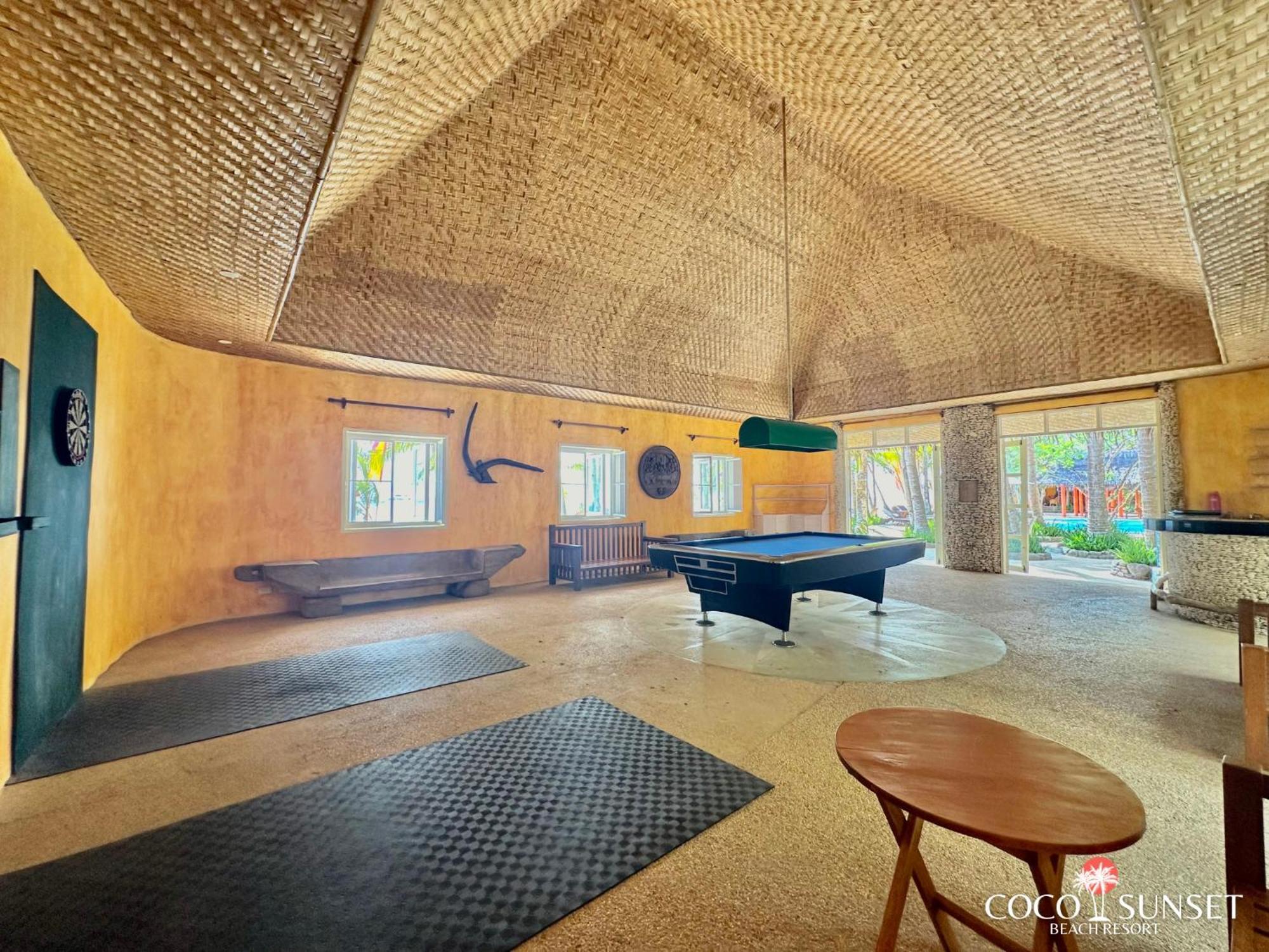 Coco Grove Beach Resort, Siquijor Island Zewnętrze zdjęcie The interior of the clubhouse