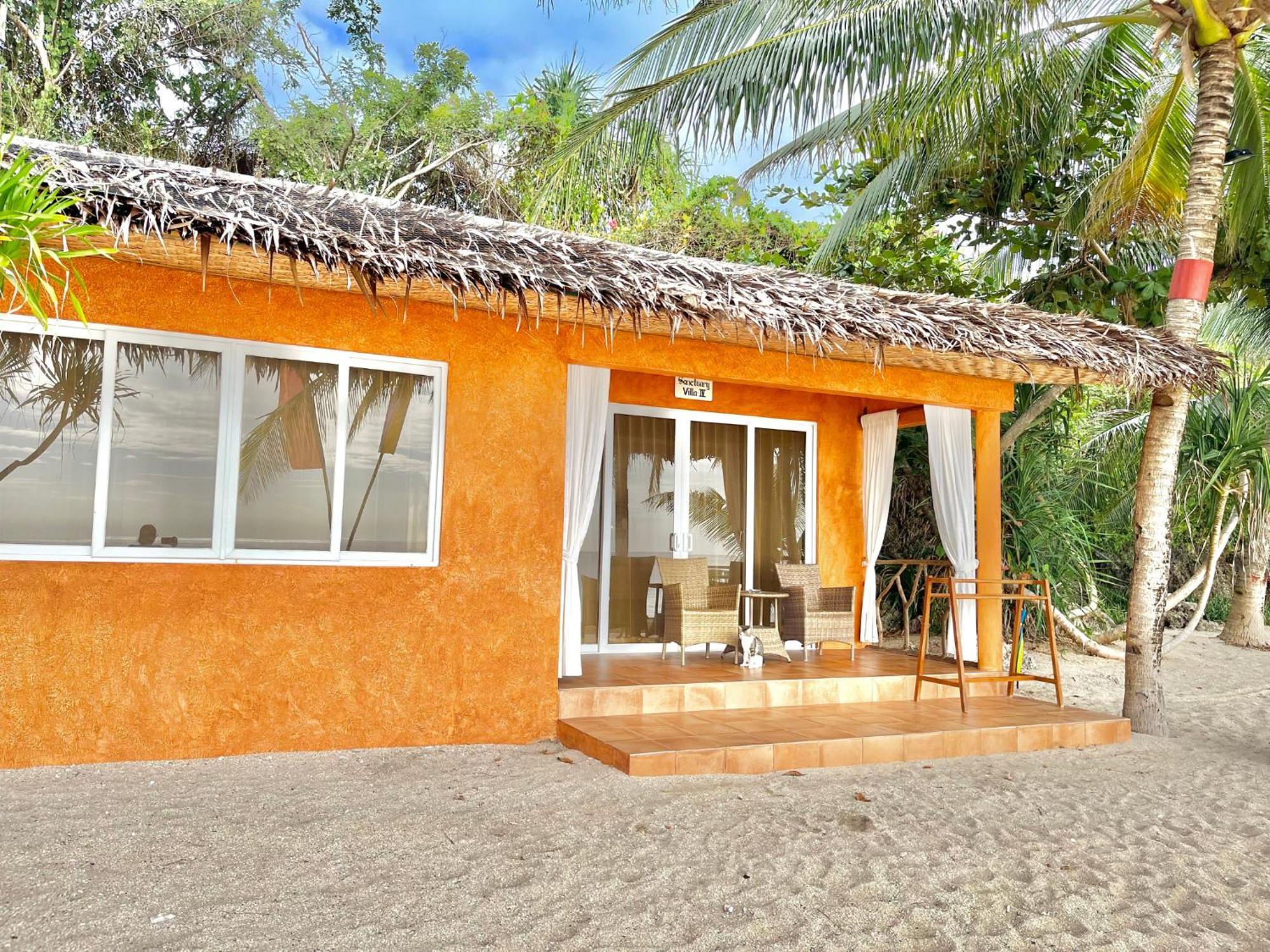 Coco Grove Beach Resort, Siquijor Island Pokój zdjęcie Beachfront cottage at the resort