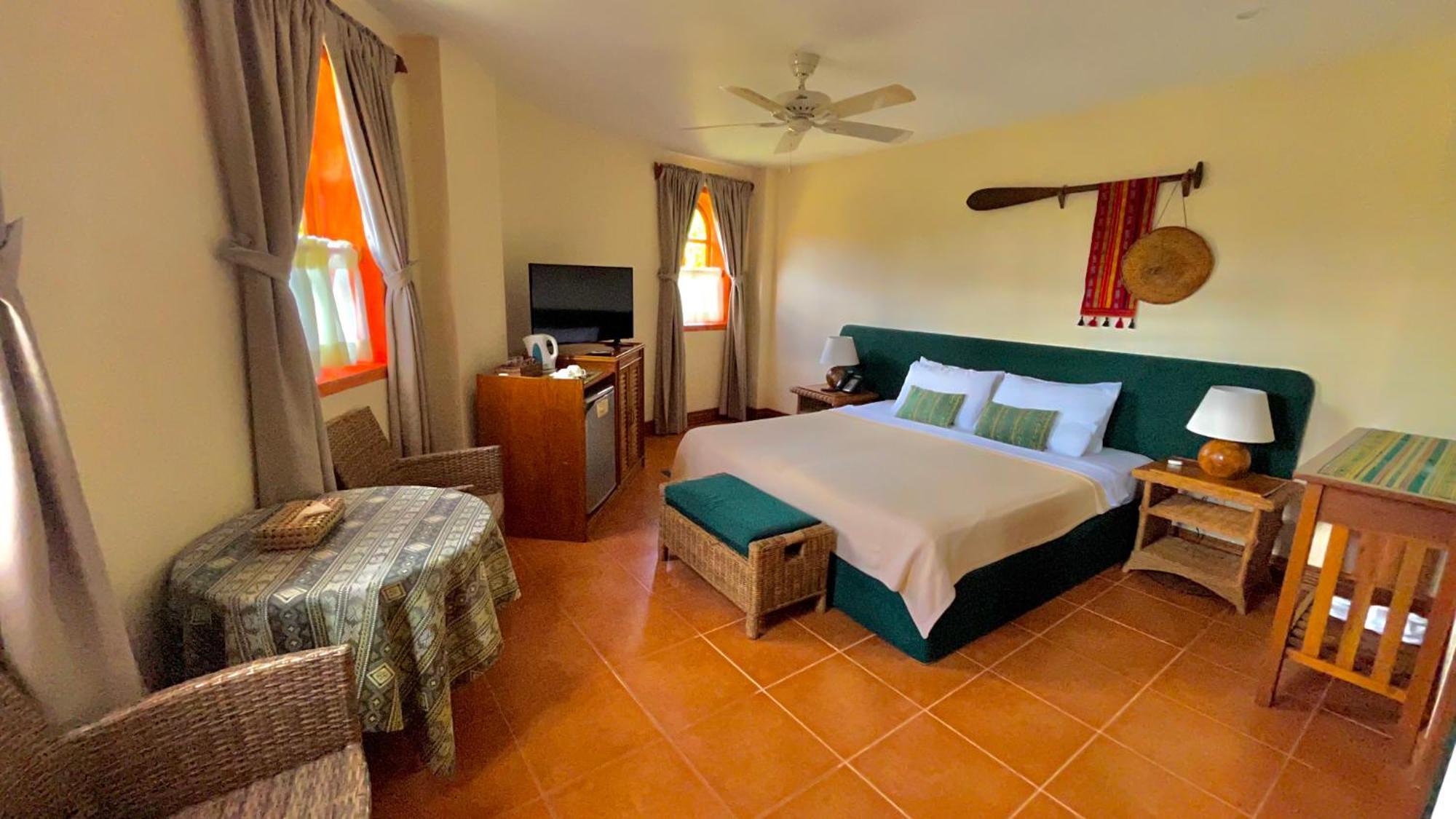 Coco Grove Beach Resort, Siquijor Island Pokój zdjęcie A room at the hotel