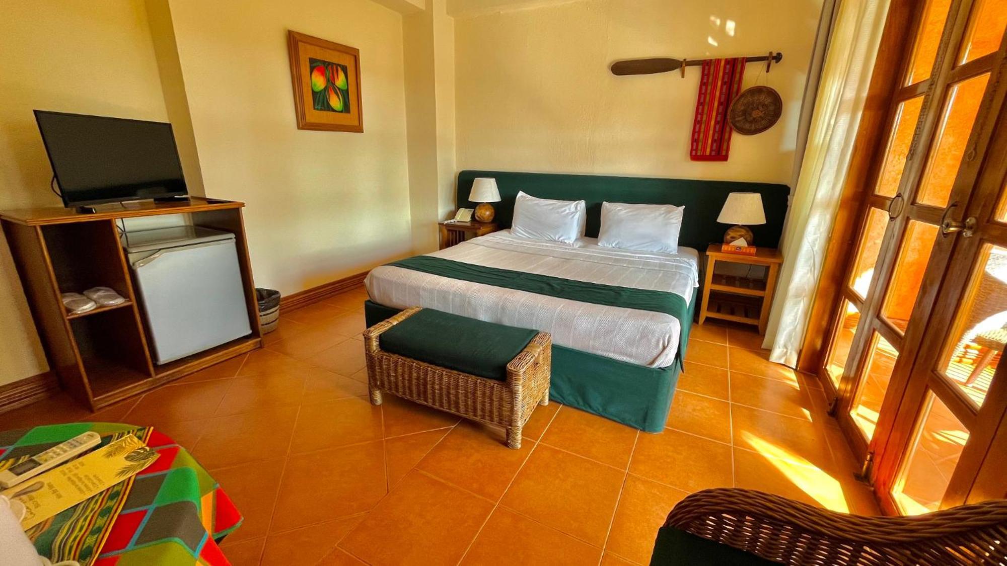 Coco Grove Beach Resort, Siquijor Island Pokój zdjęcie A room at the Nile River Camp