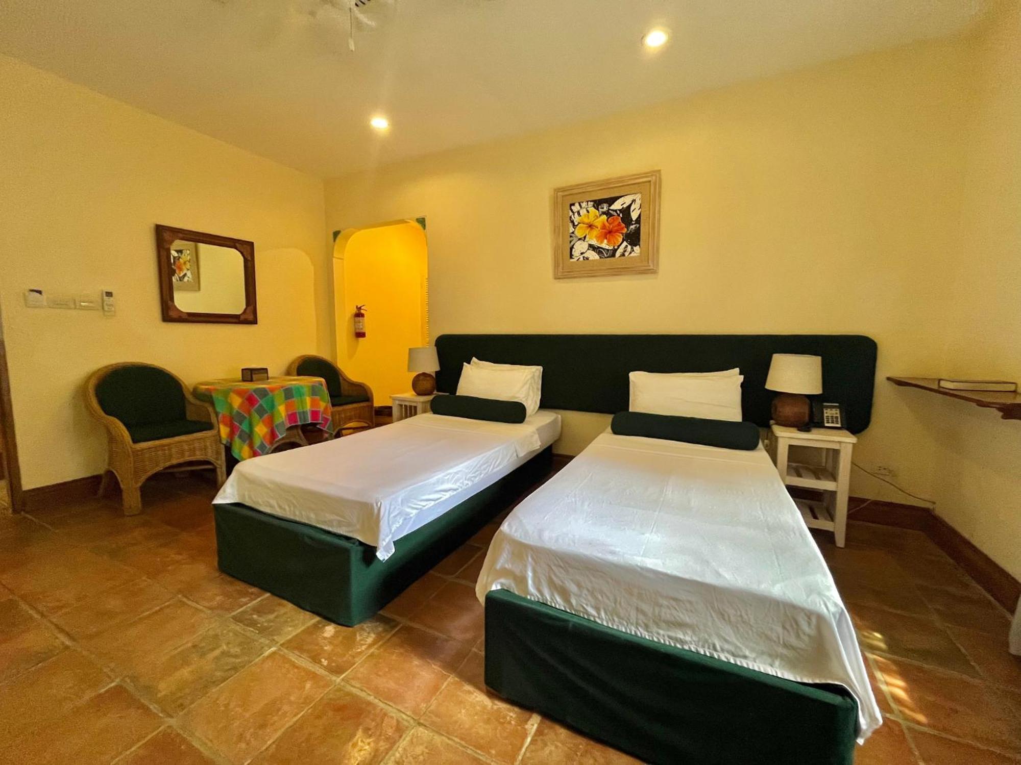 Coco Grove Beach Resort, Siquijor Island Pokój zdjęcie A room at the hotel