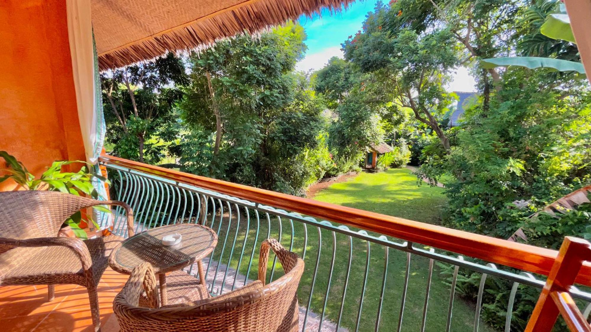 Coco Grove Beach Resort, Siquijor Island Pokój zdjęcie View from the balcony of a villa at the resort