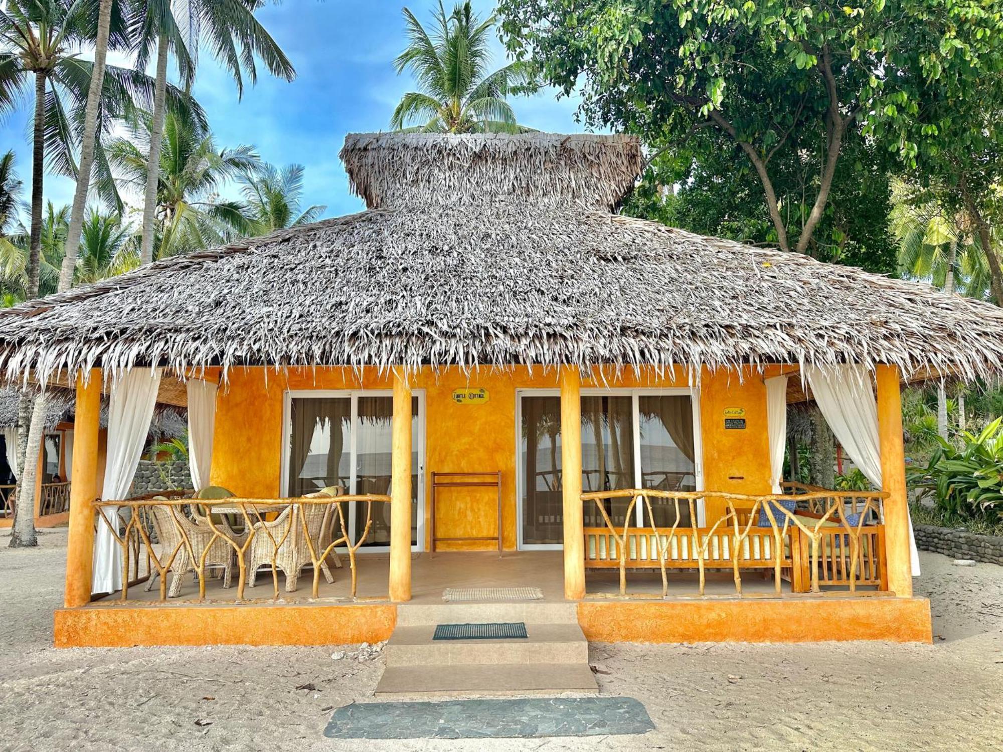Coco Grove Beach Resort, Siquijor Island Pokój zdjęcie The restaurant at the resort